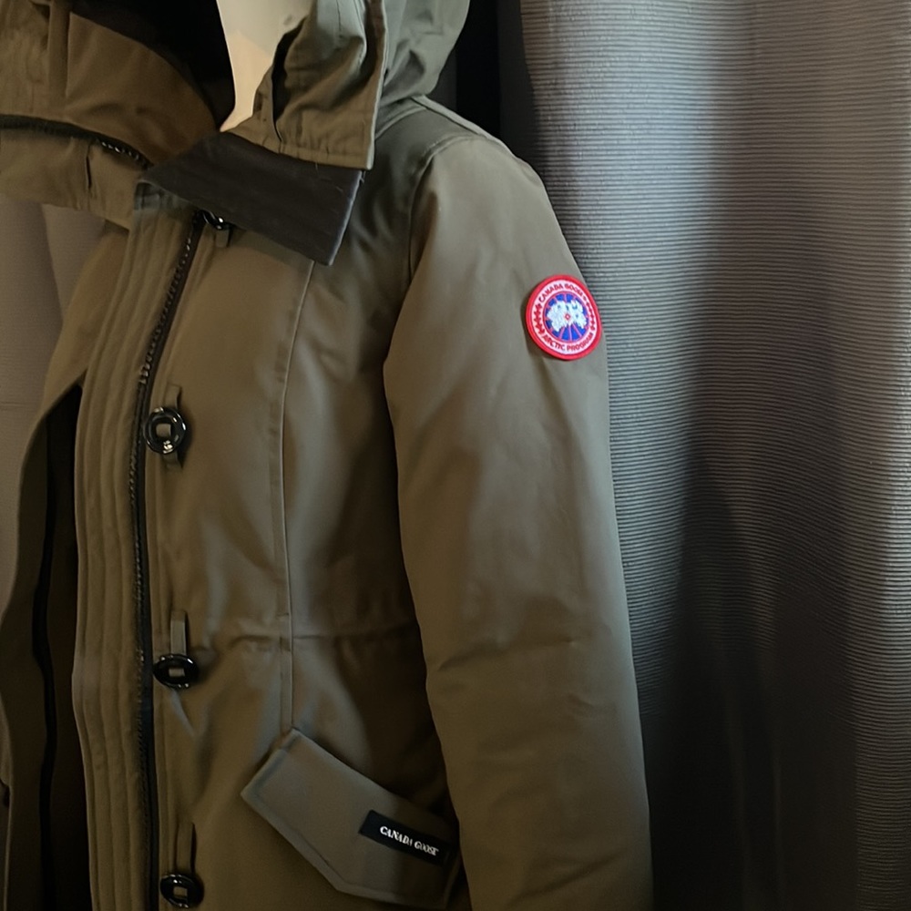 Canada goose jacket - Picture 2 of 7